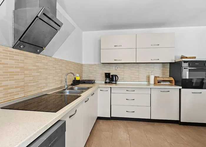 Holiday home Maritone Stokovci